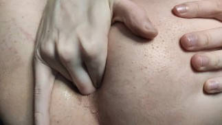 TEEN FINGERING ANAL AND MOANING (GAY TWINK)