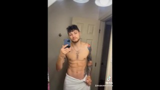 Tiktok Babe , strip tease ???? 
