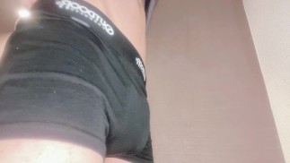パンツを下ろしてしこしこオナニー(//∇//)ドピュドピュ大量射精しちゃいました♡
