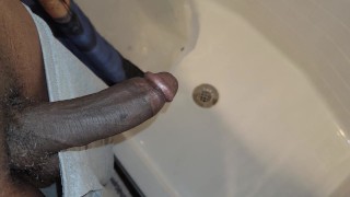 Quick hard morning piss in the shower
