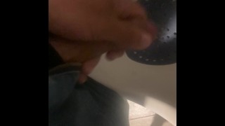 Me vengo en baño público