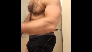 HAIRY MUSCLE BEAR FLEXING
