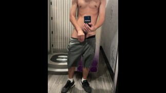 Horny latino twink showing off in gym